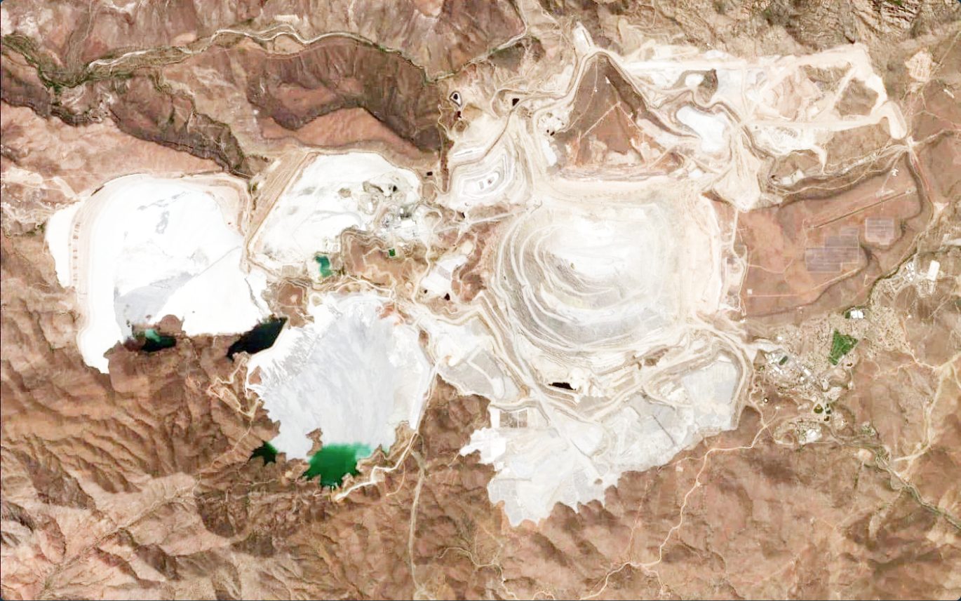 The same Bagdad mine scene, brightened to show how a drifting crossing time changes illumination